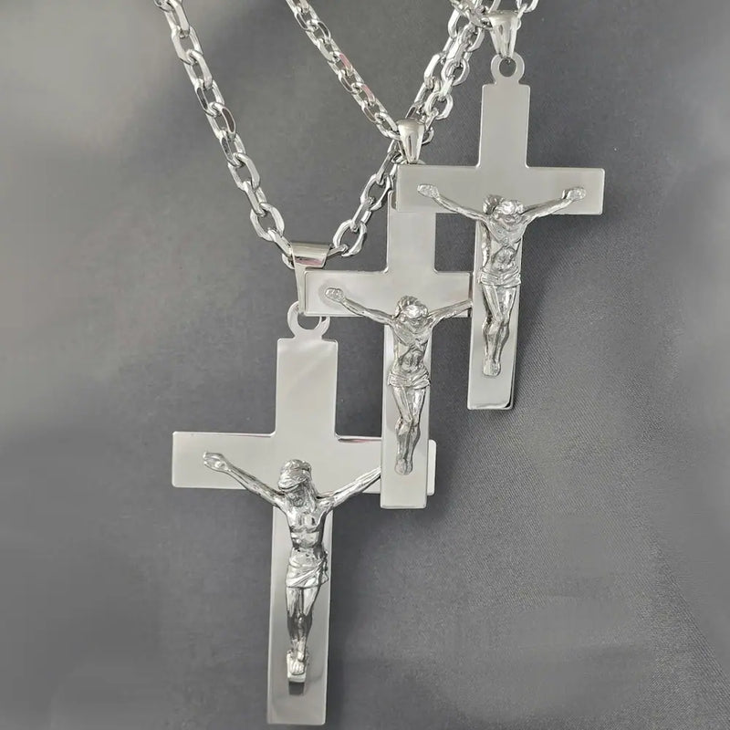 Christ sur la Croix, pendentif Homme en Argent 925 rhodié, trois modèles au choix personnalisables au verso.
