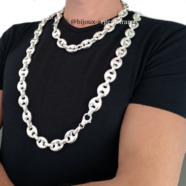 Collier argent homme, graine de café 21x27 mm, modèle XL porté autour du cou à 60 cm et 1 mètre de longueur.