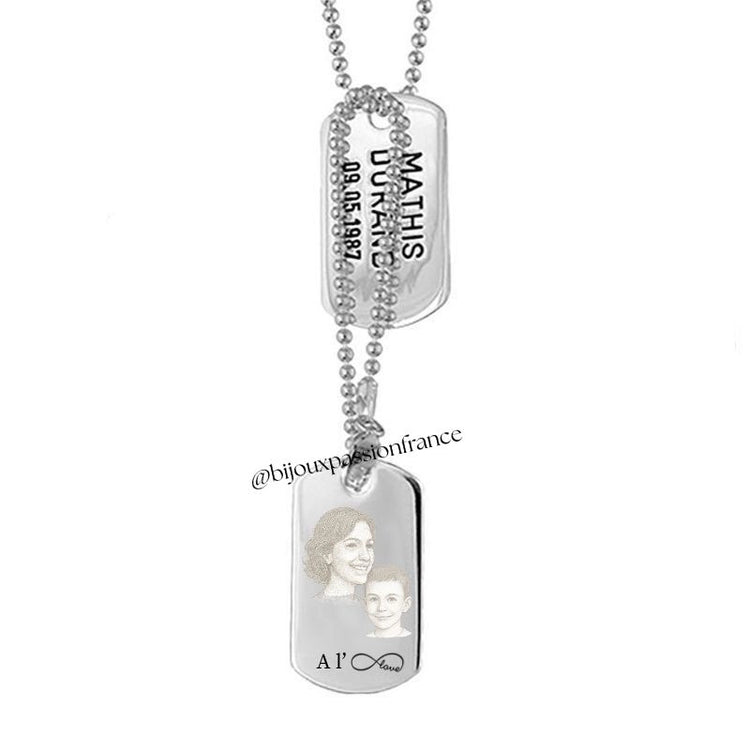 Collier homme en argent massif à double plaque personnalisée avec gravure portrait et symbole infini. Exemple de gravure fine et détaillée réalisée en atelier français.