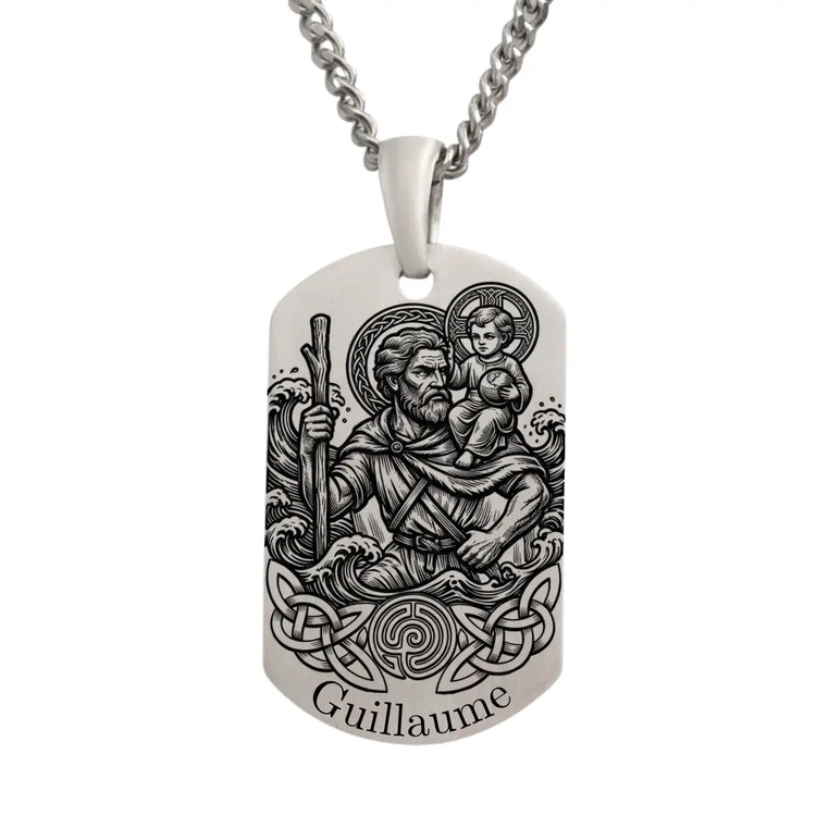 Médaille Saint-Christophe rectangulaire en argent massif gravée du prénom Guillaume, portée sur une chaîne gourmette pour homme.