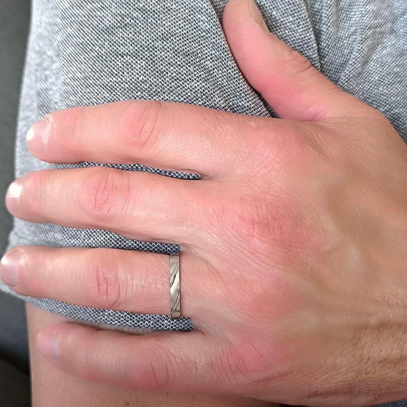 Alliance Argent rhodié mm 46 au 75 traits ciselés