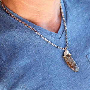 Chaîne graine de café aux mailles assez discrètes, à porter seule ou avec tout pendentif.