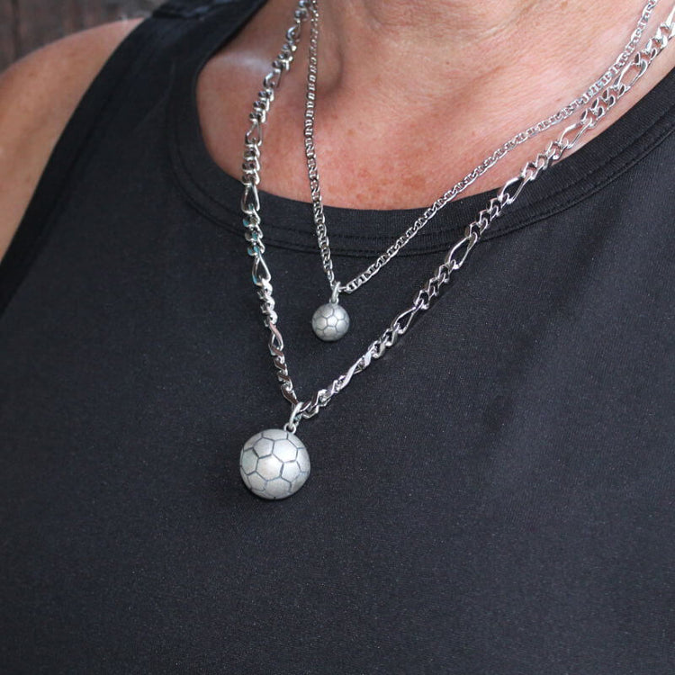 pendentif ballon de foot en argent massif finition vieilli