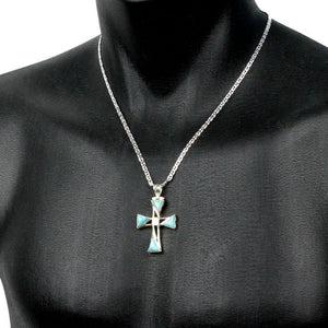 Pendentif pierres larimar sur une croix en argent, chaque croix étant une pièce unique