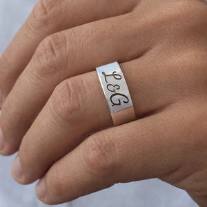 Bague homme argent massif gravée extérieur et dans l'anneau