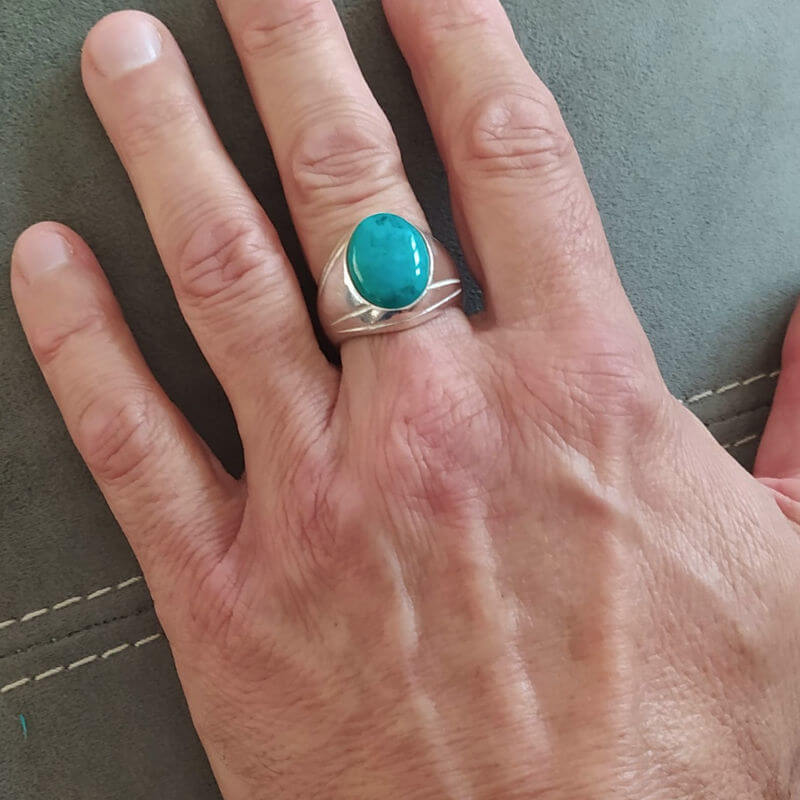 Bague turquoise véritable de belle dimension et en argent massif (poids 20 grammes)