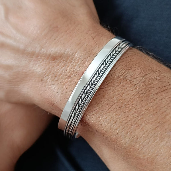 bracelet homme jonc argent de 12 mm de large, massif, poids de 40 grammes.