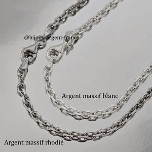 Chaîne maille forçat 3 mm en argent massif, version argent blanc et version argent rhodié disponibles dans toutes les longueurs, de 45 à 90 cm.