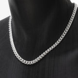 Collier argent massif homme, maille gourmette ronde de 7mm de largeur, disponible de 45 à 70 cm de longueur.
