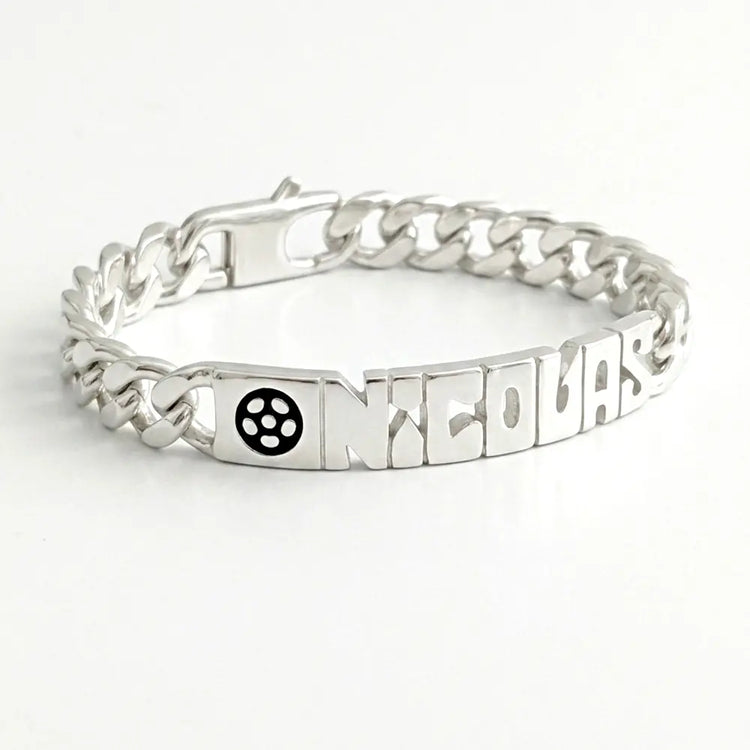 Gourmette Homme football argent massif personnalisable d'un prénom découpé.
