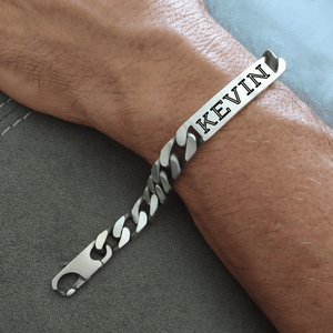 Gourmette homme gravure émaillée, lettres découpées ou soudées, en argent massif