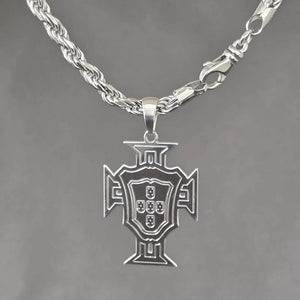 Grand pendentif Croix du Portugal homme en argent massif monté sur une chaîne corde épaisse de 5 mm.