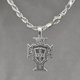 Grand pendentif Croix du Portugal homme en argent massif monté sur une chaîne corde épaisse de 5 mm.