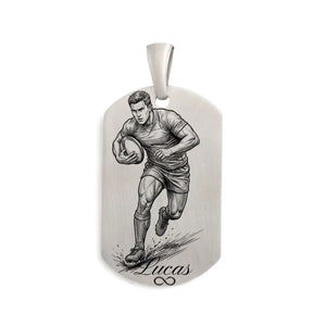 Pendentif rugbyman en argent massif avec ballon, personnalisable face et verso.
