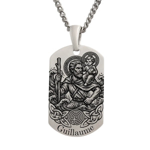 Médaille Saint-Christophe rectangulaire en argent massif gravée du prénom Guillaume, portée sur une chaîne gourmette pour homme.