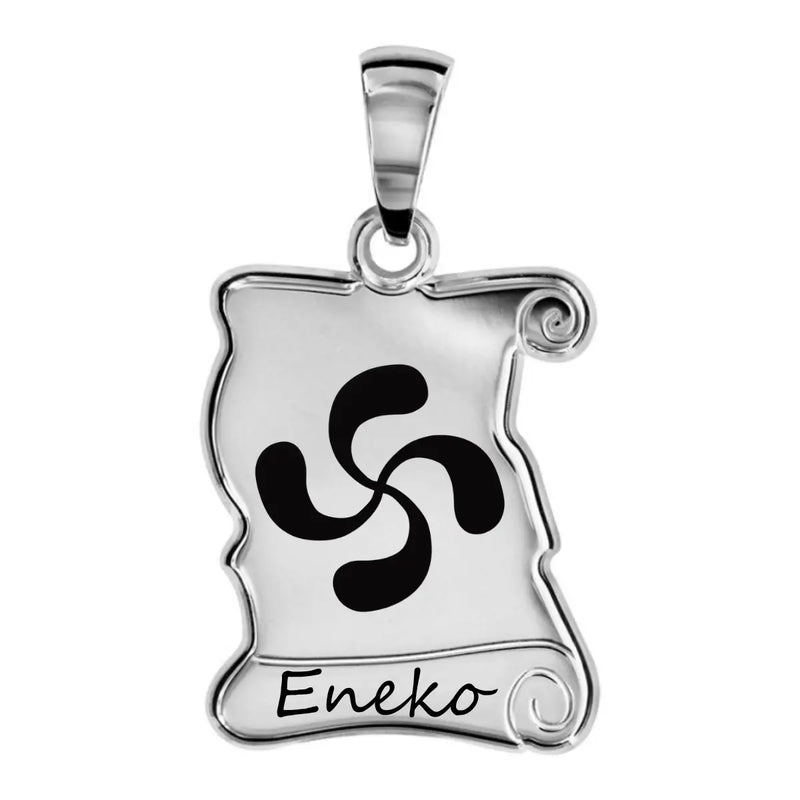 Pendentif Croix Basque Lauburu noire personnalisée en argent massif avec gravure prénom Eneko.