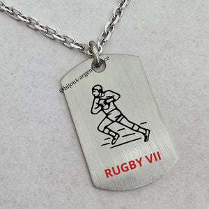 Pendentif argent homme, rugbyman et son ballon, personnalisable face et verso, finition argent vieilli. 