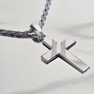Pendentif croix Argent 925 rhodié personnalisable au verso par gravure de qualité.
