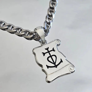 Pendentif Croix de Camargue en argent massif, personnalisable. Bijou unique pour homme fabriqué en atelier Français.