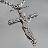 Pendentif homme en argent rhodié, Croix Rocker avec guitare, personnalisable au verso. Modèle de grandeur au choix. Livraison offerte en France métropolitaine.