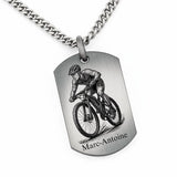 Pendentif homme vélo cross en argent massif 925, personnalisable. Grand modèle d'une hauteur totale sur son attache de 4,5 cm.