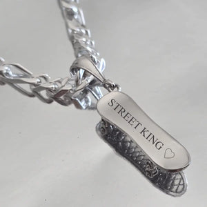 Pendentif skateboard en argent rhodié, grande attache et personnalisable.
