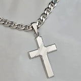 Pendentif Croix en Argent Massif pour Homme, personnalisable au verso. Fabrication en atelier Français.