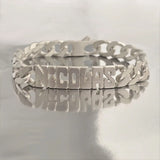 Bracelet d'identité personnalisé masculin en argent massif 925 plein avec prénom ajouré et finition satinée.