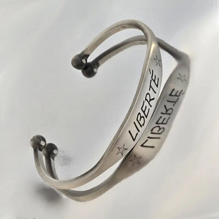 Bracelet jonc esclave pour homme en argent massif, grand modèle, adapté pour un poignet jusqu'à 21.5 cm, finition Argent blanc, satiné ou vieilli.