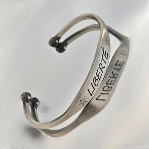 Bracelet jonc esclave pour homme en argent massif, grand modèle, adapté pour un poignet jusqu'à 21.5 cm, finition Argent blanc, satiné ou vieilli.
