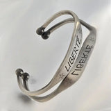 Bracelet jonc esclave pour homme en argent massif, grand modèle, adapté pour un poignet jusqu'à 21.5 cm, finition Argent blanc, satiné ou vieilli.