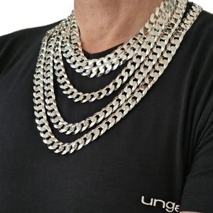 Colliers homme argent massif maille gourmette large portés sur mannequin