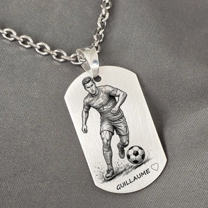 Pendentif ballon de foot, plaque montée sur chaîne maille forçat 3 mm disponible jusque 100 cm.