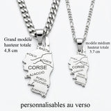 Infographie du pendentif Corse en argent 925 rhodié avec dimensions des tailles moyen et grand modèle, personnalisable au verso.