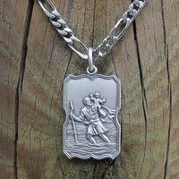 Pendentif homme Saint Christophe en argent massif grand modèle, personnalisable au verso, bijou religieux et protecteur fabriqué en France.