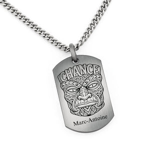 Collier avec pendentif Tiki Chance en argent massif, gravure personnalisée du prénom Marc-Antoine sur une chaîne maille gourmette.